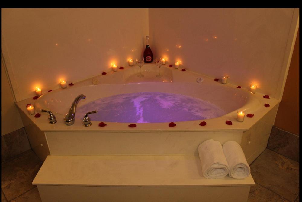 Honeymoon Suite interior